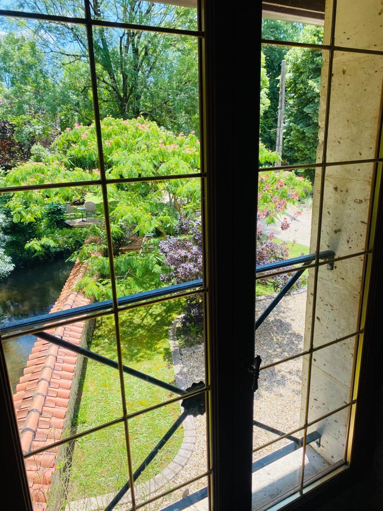 Chasseneuil-sur-Bonnieure Moulin Du Fontcourt Bed & Breakfast エクステリア 写真