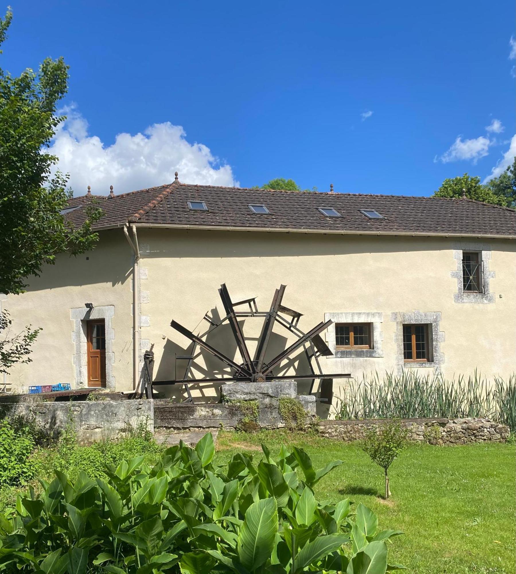 Chasseneuil-sur-Bonnieure Moulin Du Fontcourt Bed & Breakfast エクステリア 写真