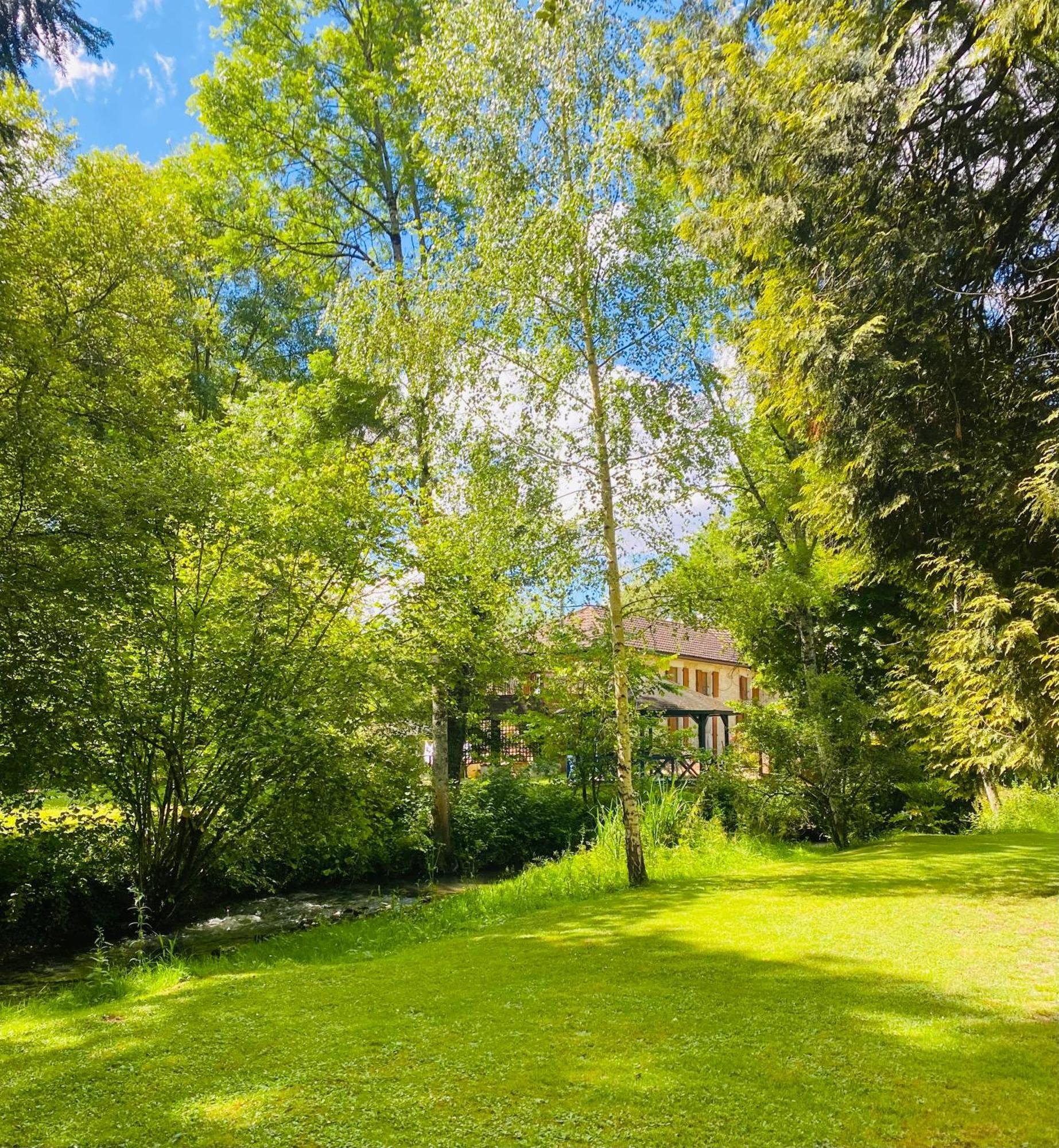 Chasseneuil-sur-Bonnieure Moulin Du Fontcourt Bed & Breakfast エクステリア 写真