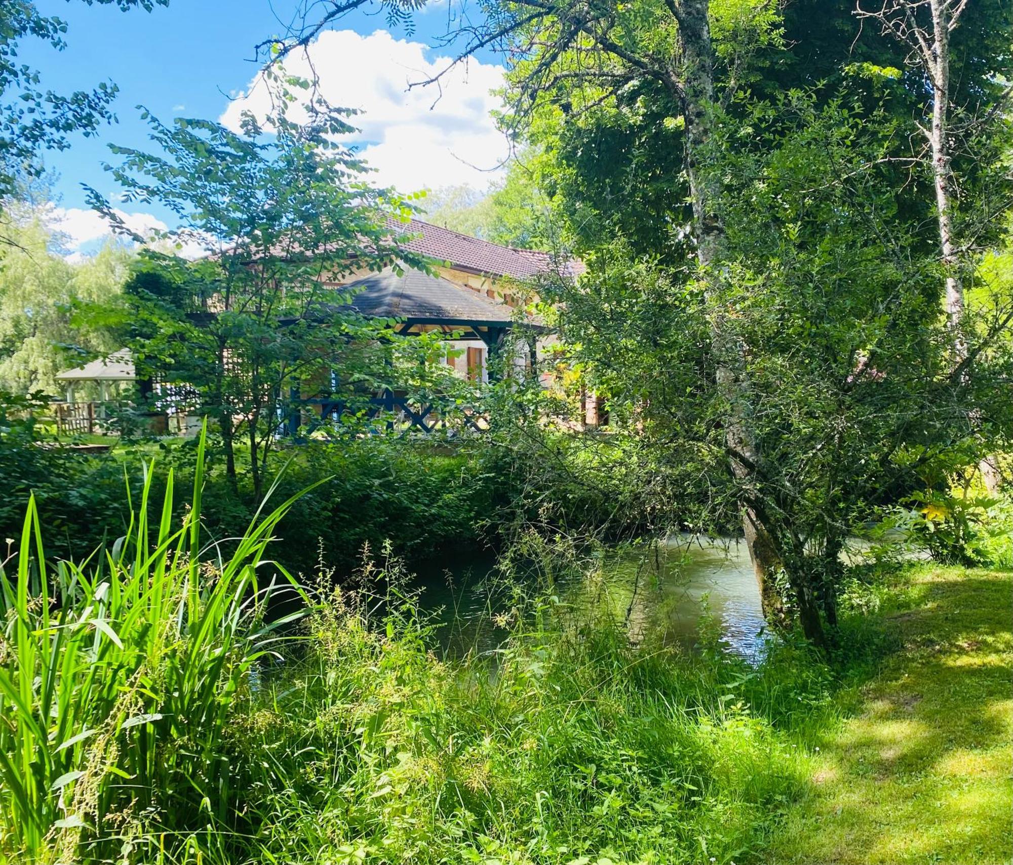 Chasseneuil-sur-Bonnieure Moulin Du Fontcourt Bed & Breakfast エクステリア 写真